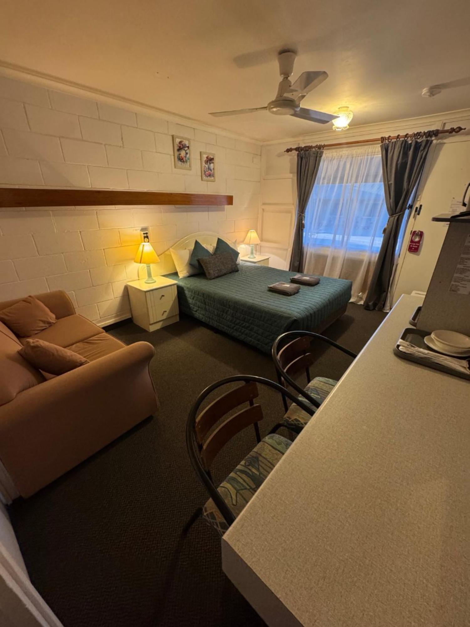 Warrego Motel Charleville Exterior foto